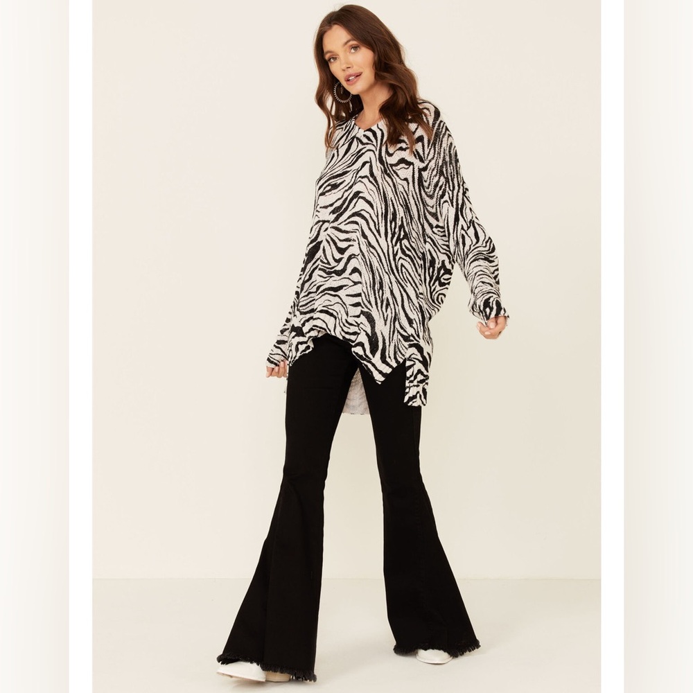 Show Me Your Mumu Hug Me Coconut Zebra Sweater M